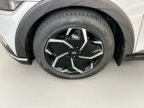 Used 2024 Hyundai Ioniq 5 SEL image 11