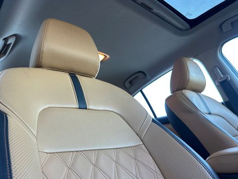 Used 2024 Nissan Sentra SV w/ SV Premium Package image 19