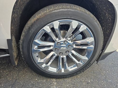 Used 2018 Cadillac Escalade Premium Luxury w/ LPO, Radiant Package AWD/4WD image 8