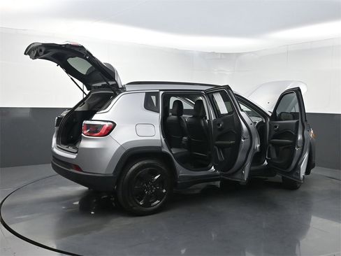 Used 2019 Jeep Compass Latitude w/ Popular Equipment Group image 38