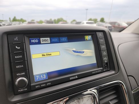 Used 2011 Chrysler Town & Country Touring-L w/ Entertainment Group #2 FWD image 2