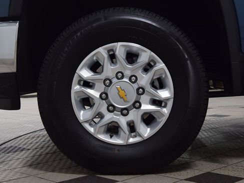 Used 2025 Chevrolet Silverado 2500 LT image 31