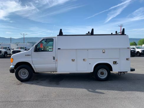 Used 2006 Ford E-350 and Econoline 350 Super Duty RWD image 5