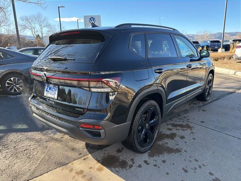 New 2025 Volkswagen Taos SE image 5