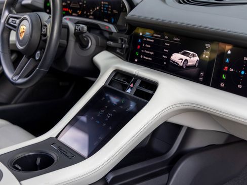 Certified 2022 Porsche Taycan 4 Cross Turismo image 50