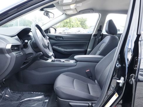 Used 2025 Nissan Altima 2.5 S FWD image 9