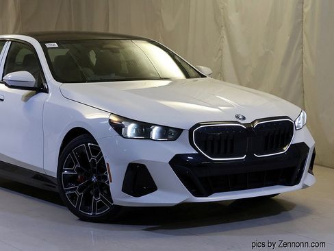 New 2026 BMW 550e xDrive w/ Executive Package image 2