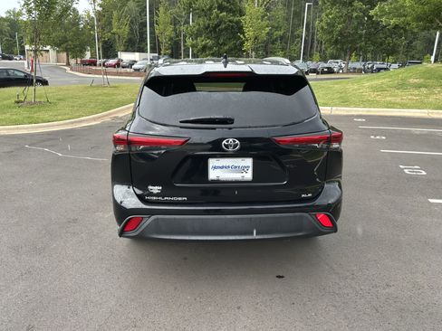 Used 2023 Toyota Highlander XLE FWD image 9