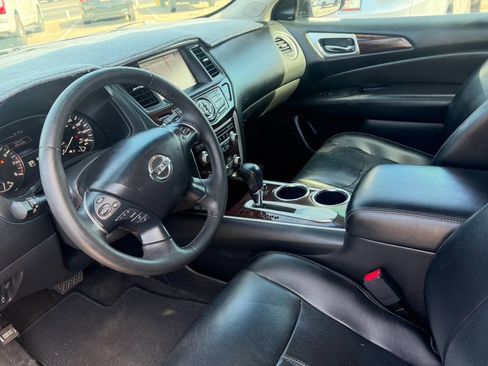 Used 2015 Nissan Pathfinder Platinum FWD image 3