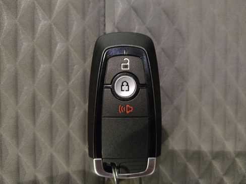 Used 2021 Ford Escape SE image 32