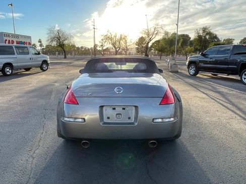 Used 2007 Nissan 350Z Touring image 4