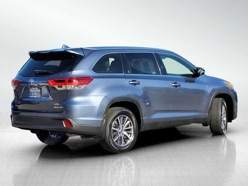 Used 2019 Toyota Highlander XLE image 4