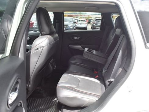 Used 2018 Jeep Cherokee Trailhawk w/ Cold Weather Group AWD/4WD image 31