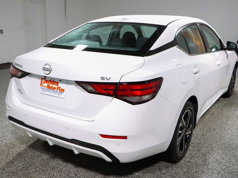 Used 2024 Nissan Sentra SV FWD image 7