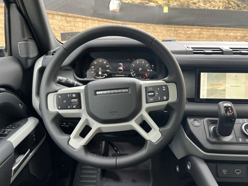 Used 2024 Land Rover Defender 110 S image 10