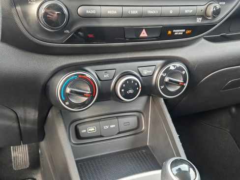 Certified 2022 Hyundai Venue SE image 27