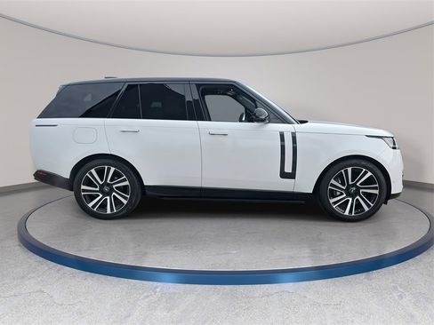 Used 2023 Land Rover Range Rover SE image 4