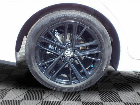 Used 2025 Toyota Camry SE w/ Convenience Package image 10