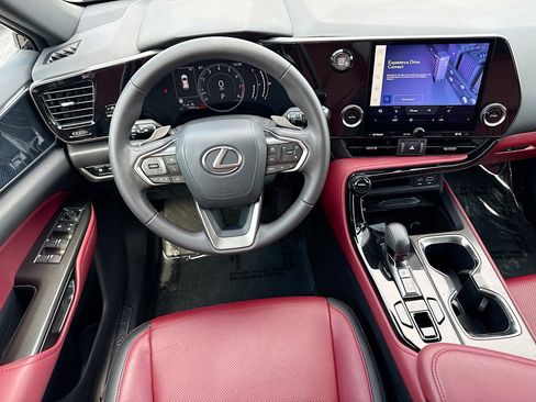 Used 2025 Lexus NX 250 FWD w/ Towing Package (2000 Lbs) image 17
