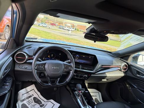 Used 2025 Chevrolet Trax RS w/ Sunroof Package FWD image 15