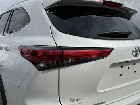 Used 2023 Toyota Highlander Limited AWD/4WD image 8