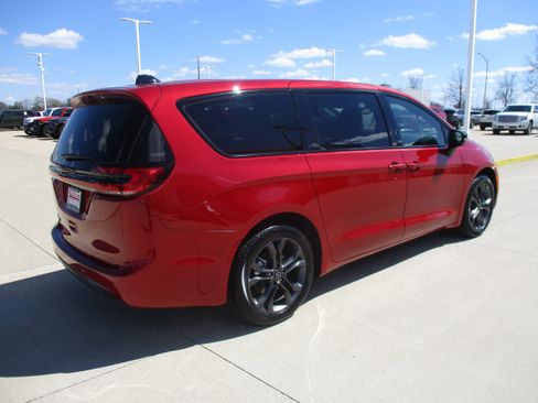 New 2026 Chrysler Pacifica Select FWD image 6