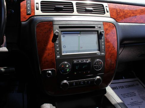 Used 2014 Chevrolet Suburban LT AWD/4WD image 26