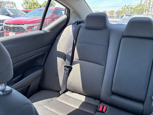 Used 2025 Nissan Altima 2.5 SV FWD image 35