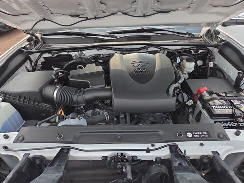 Certified 2019 Toyota Tacoma Limited AWD/4WD image 30