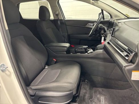 Used 2023 Kia Sportage LX AWD/4WD image 12