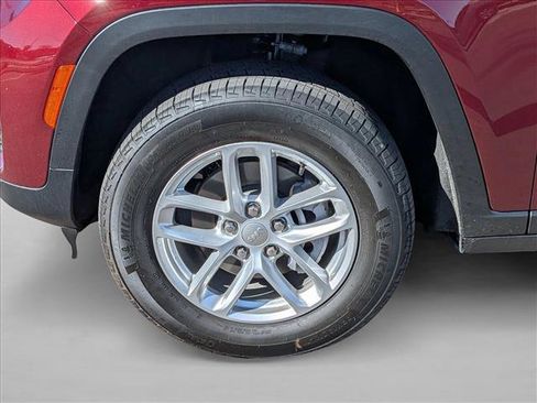 Used 2025 Jeep Grand Cherokee Laredo X w/ Trailer Tow Package AWD/4WD image 15