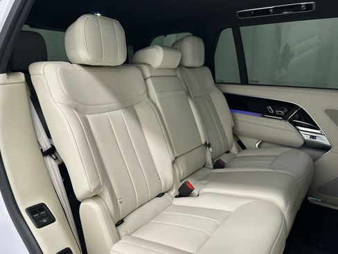 Used 2025 Land Rover Range Rover Long Wheelbase SE AWD/4WD image 22