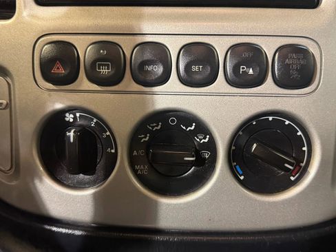 Used 2005 Ford Escape Limited image 16