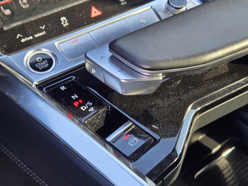 Used 2022 Audi e-tron Premium Plus w/ Premium Plus Package image 20