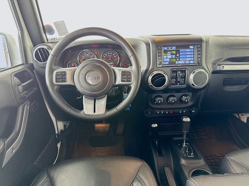 Used 2017 Jeep Wrangler Unlimited Rubicon image 25