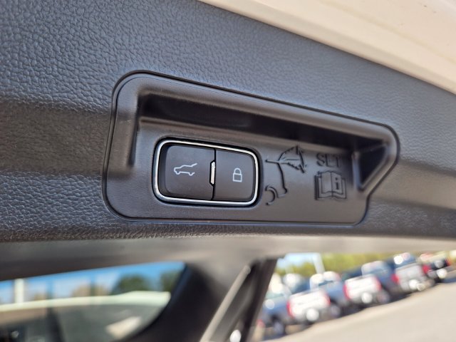 Used 2023 Ford Explorer Limited w/ Equipment Group 301A RWD image 13