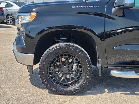 Used 2024 Chevrolet Silverado 1500 LT AWD/4WD image 9