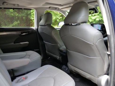 Used 2021 Toyota Highlander Limited AWD/4WD image 40