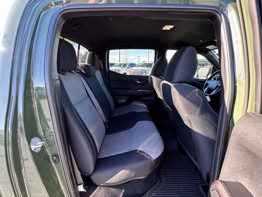Used 2022 Toyota Tacoma TRD Sport AWD/4WD image 17