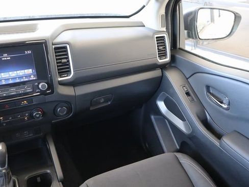 Used 2022 Nissan Frontier SV image 17