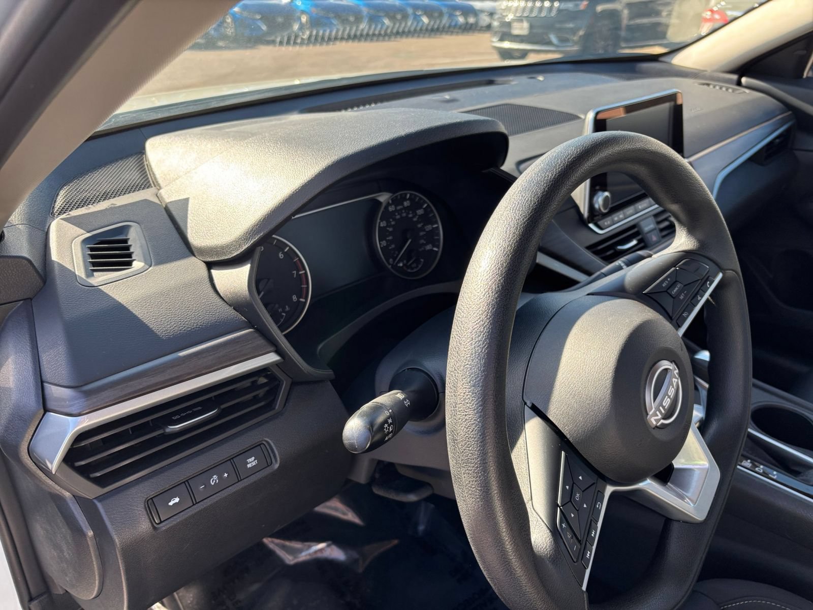 Used 2025 Nissan Altima 2.5 SV FWD image 34