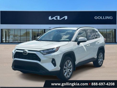 Used 2022 Toyota RAV4 XLE Premium AWD/4WD image 5