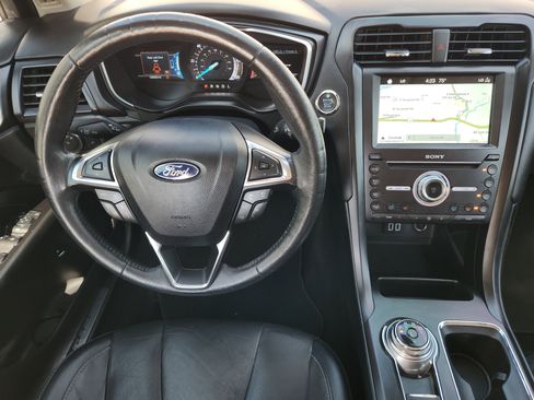 Used 2019 Ford Fusion Titanium FWD image 28