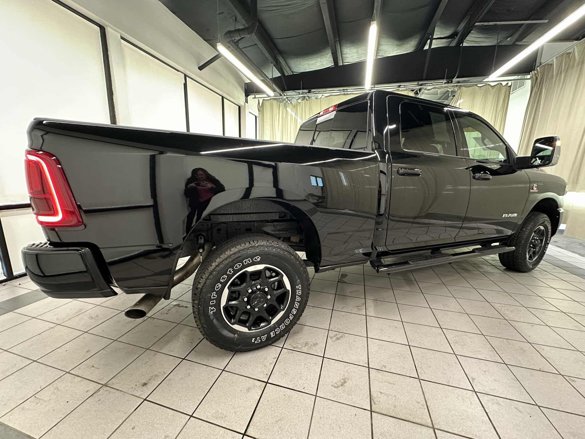 Used 2026 RAM 2500 Laramie AWD/4WD image 3