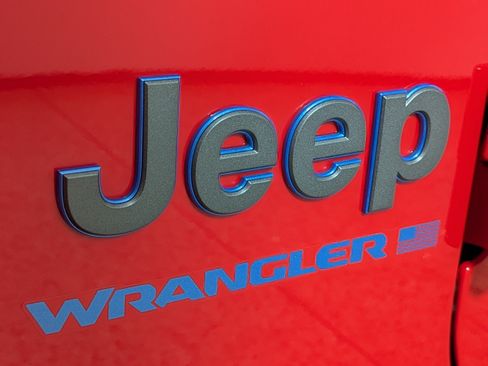 Used 2025 Jeep Wrangler Unlimited Sahara w/ Safety Group AWD/4WD image 27