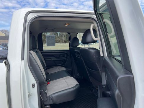 Used 2019 Nissan Titan S image 41