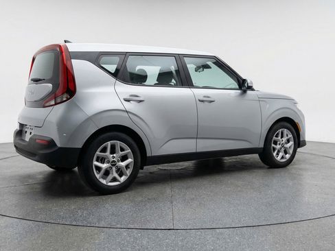 Used 2025 Kia Soul LX w/ LX Technology Package FWD image 9
