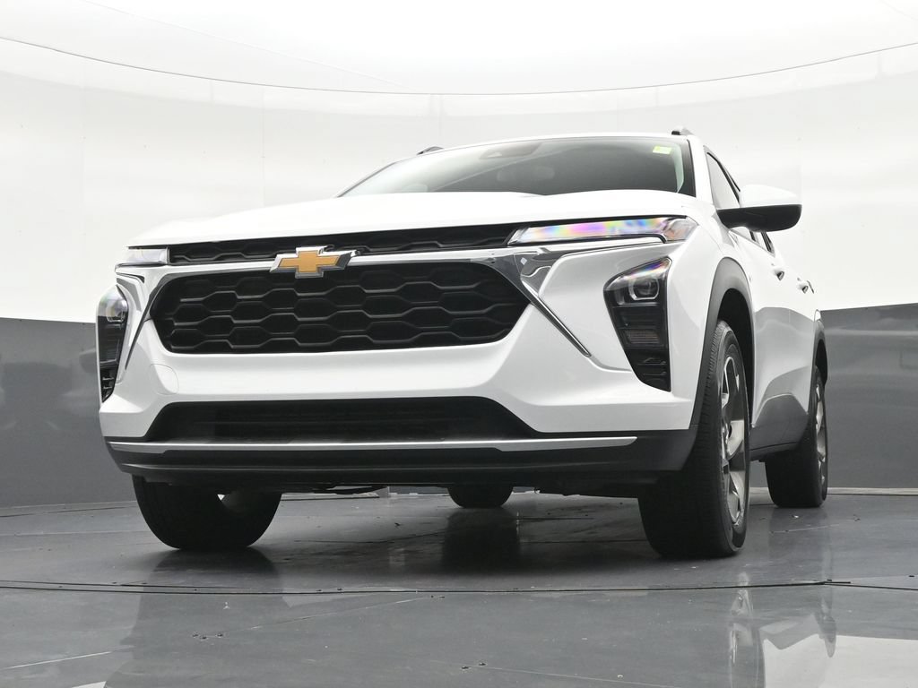 Used 2025 Chevrolet Trax LT FWD image 36