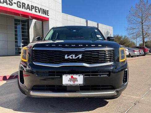 Used 2022 Kia Telluride EX w/ EX Premium Package image 3