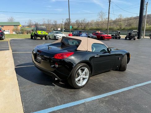 Used 2009 Pontiac Solstice Convertible w/ Premium Package RWD image 3